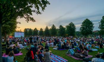 O vară cinematografică, în Iulius Parc. În fiecare vineri, „Movie Nights”, în aer liber