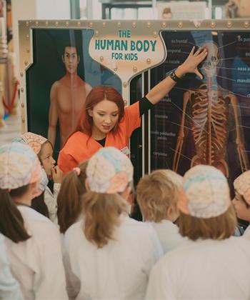Peste 1.500 de copii au descoperit corpul uman cu ajutorul expoziției interactive de la Iulius Mall Suceava